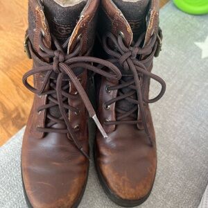 Women UGG Leather Winter Boots - Size 7